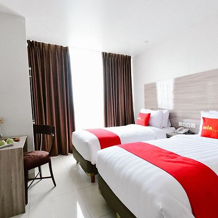 Win Grand Hotel Bekasi Extérieur photo